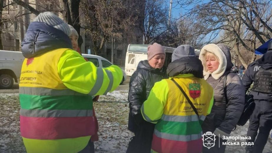 Понад півсотні будинків: наслідки недільної атаки ліквідують у Запоріжжі