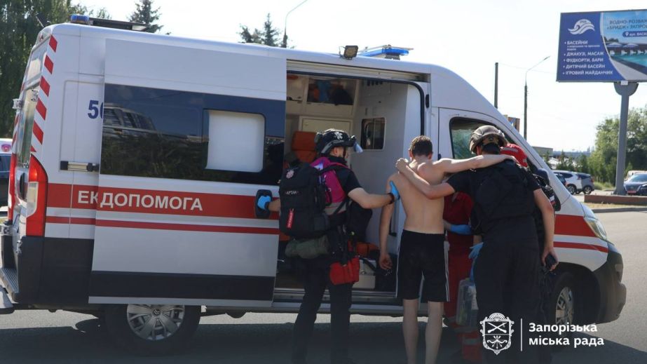Из-за удара по пляжу в Запорожье уже 6 пострадавших: ранены дети и взрослые