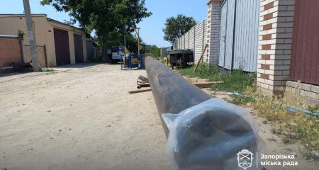 Без розриття доріг: як у Космічному районі Запоріжжя оновлюють аварійні труби