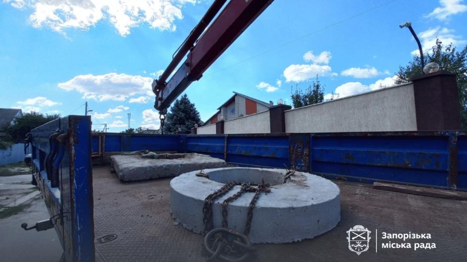Запобігли аварії: на Космосі в Запоріжжі відновили важливий водогін