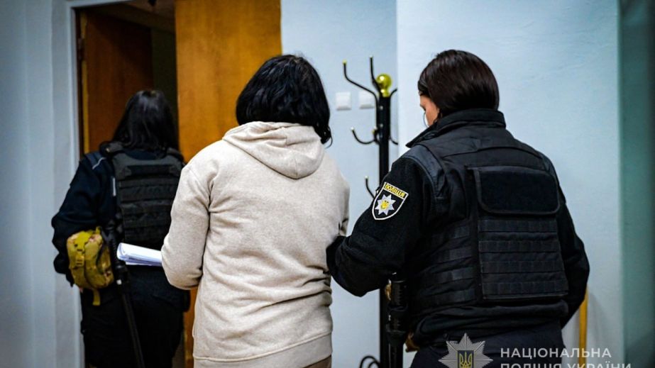 Імітувала суїцид: у Запоріжжі жінка зарізала співмешканця під час сварки