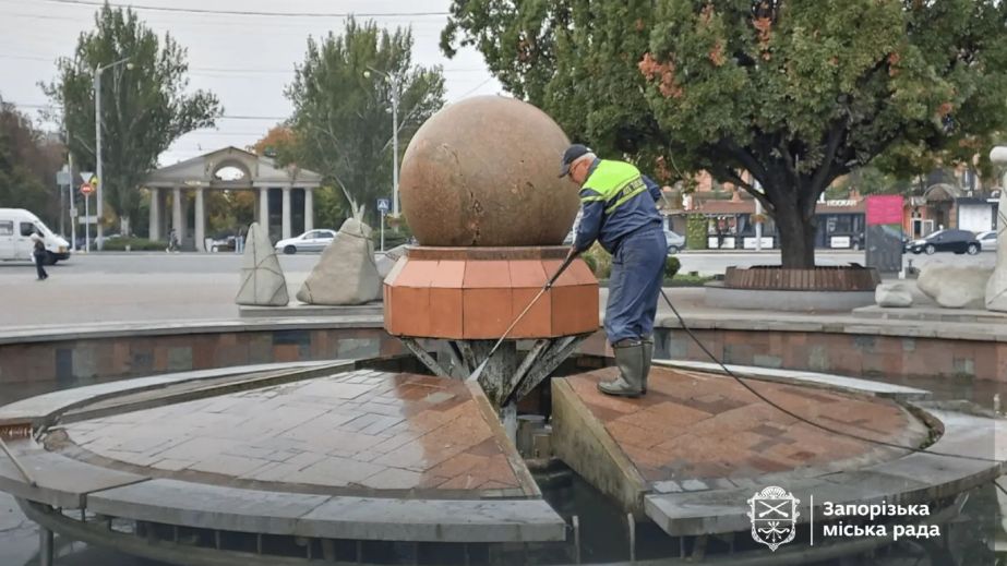 В Запорожье демонтируют оборудование городских фонтанов