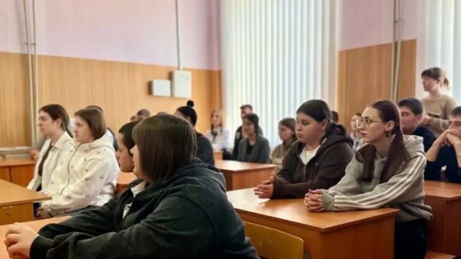 На Запоріжжі окупанти вербують школярів до військових училищ РФ