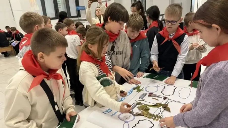 На оккупированном Запорожье могут вернуть пионерскую систему