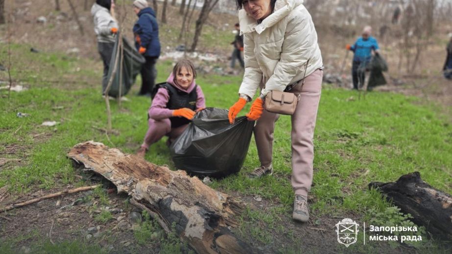 ВПЛ привели в порядок 4 гектара балки в Запорожье &ndash; кадры