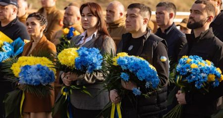 Запоріжжя вшановує подвиг добровольців – кадри з Хортиці