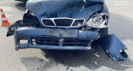 Дві автівки розтрощила водійка на перехресті в Запоріжжі – деталі від патрульних