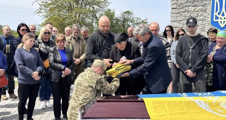 Кушугумская громада на Запорожье простилась с погибшим защитником