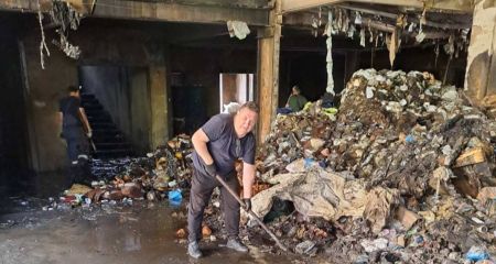 Переселенці допомогли прибрати розбитий склад гуманітарки в Запоріжжі