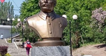 Бюст Сталина установили коллаборанты в оккупированном Мелитополе
