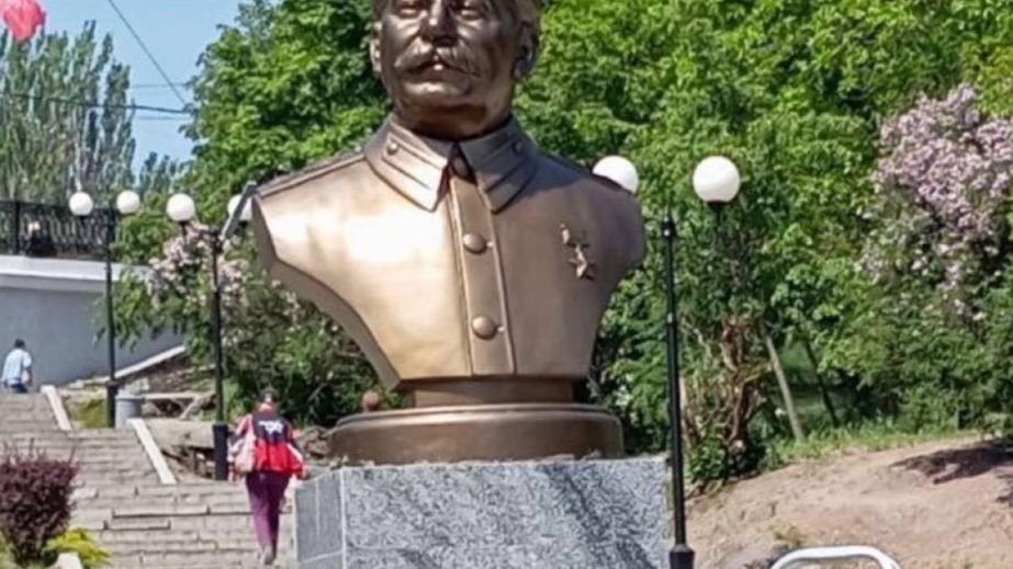 Бюст Сталина установили коллаборанты в оккупированном Мелитополе