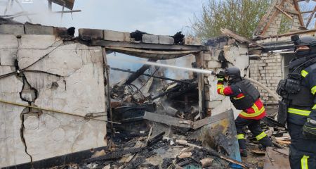 Дві пожежі приборкали запорізькі надзвичайники після ворожих обстрілів сел