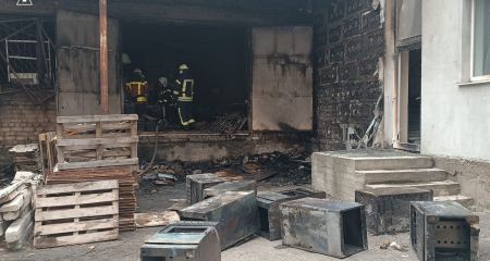 Необережність під час куріння призвела до пожежі у складському приміщенні Запоріжжя