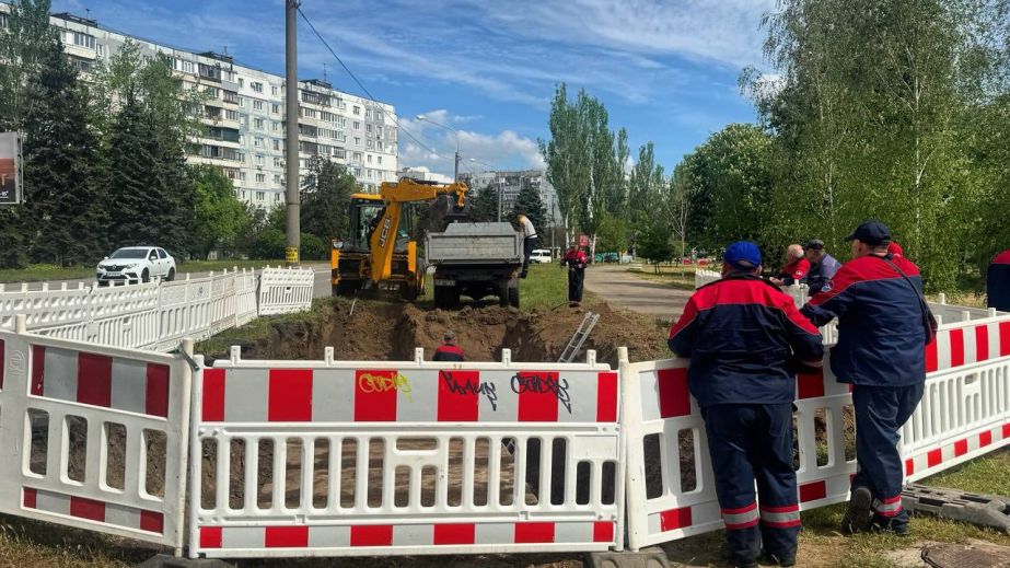 Підготовка до зими: у Хортицькому районі Запоріжжя ремонтують тепломережу