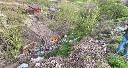 Чергове сміттєзвалище у Запоріжжі: посеред міста виявили понад 80 м² сміття