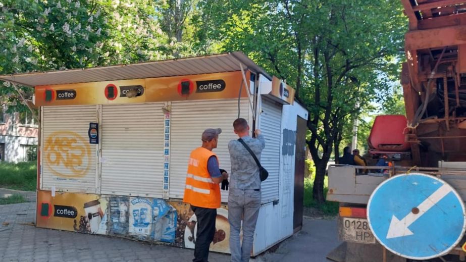 Черговий МАФ демонтували у середмісті Запоріжжя