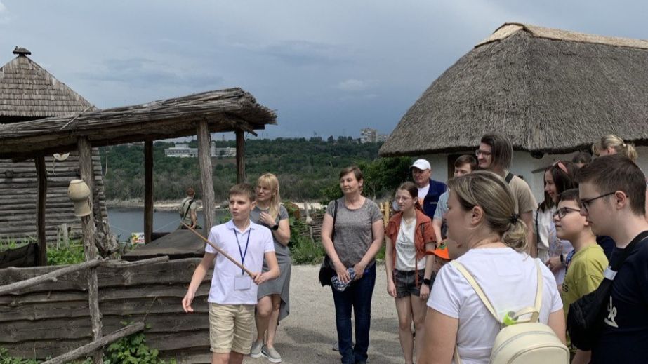Екскурсія гіда-підлітка Запорозькою Січчю зібрала понад 40 учасників