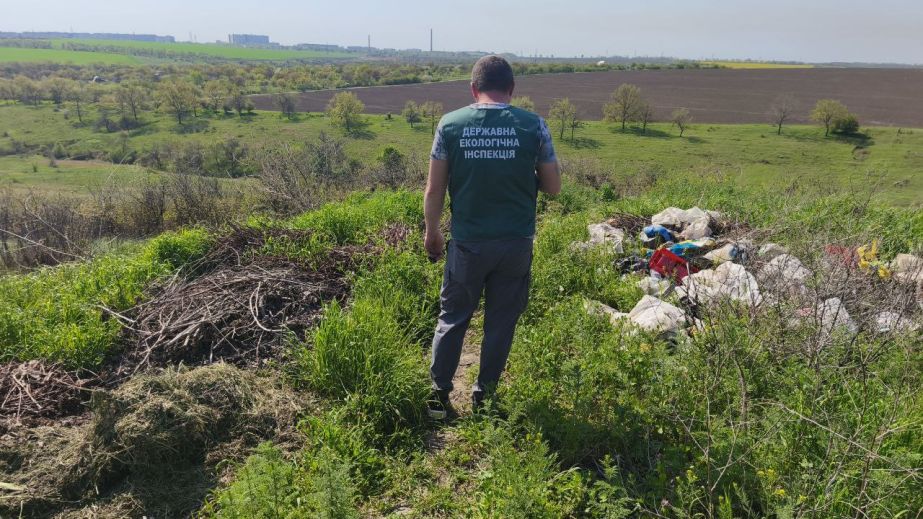 На трьох вулицях Запоріжжя виявлені стихійні сміттєзвалища – де саме