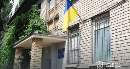 Захист від FPV-дронів: у Космічному районі Запоріжжя укріплюють приміщення