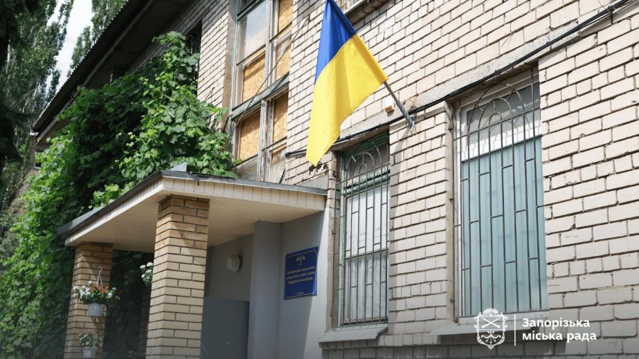 Захист від FPV-дронів: у Космічному районі Запоріжжя укріплюють приміщення