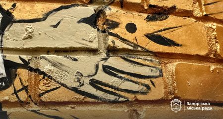 Патриотическая стенопись: в Хортицком районе Запорожья презентовали новый мурал