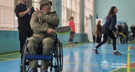 Как ветераны Запорожья осваивают новый адаптивный вид спорта – кадры