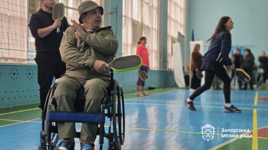 Как ветераны Запорожья осваивают новый адаптивный вид спорта – кадры