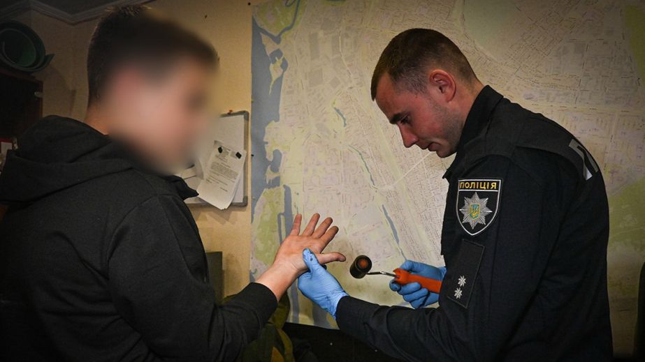 Запорізькі студенти під покривом ночі викрадали "запорожці"