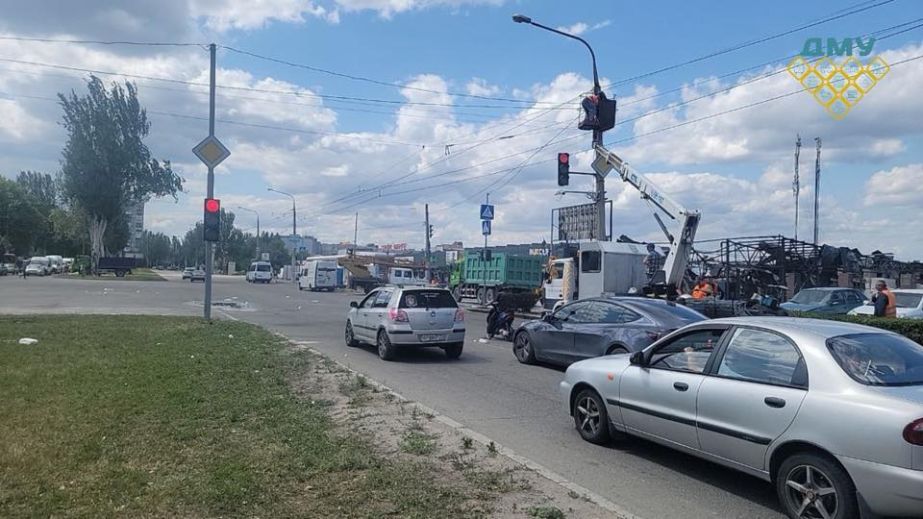 На Космічній у Запоріжжі відновили світлофори та дорожні знаки