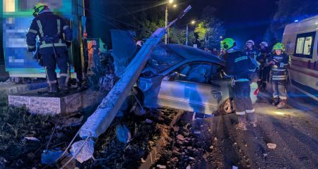 Мотоциклист оказался под легковушкой – кадры автопроисшествия в Запорожье