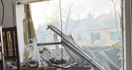 Запорожская певица Alyosha показала фото разрушенной квартиры в столице