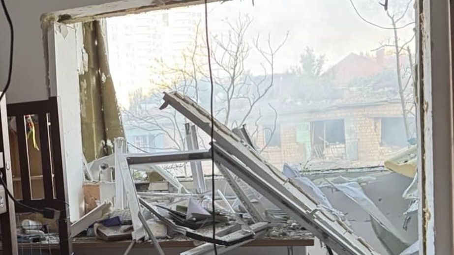 Запорізька співачка Alyosha показала фото своєї зруйнованої квартири в столиці