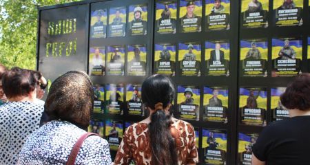 Стенд памʼяті загиблих земляків встановили у громаді Запорізького району