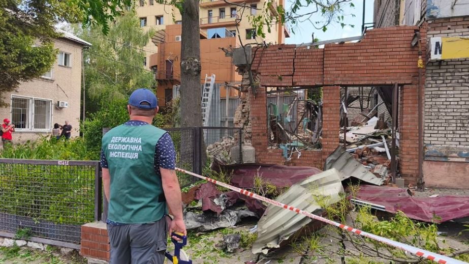 Сотни "квадратов" земли загрязнены после дроновой атаки на Запорожье, – экологи