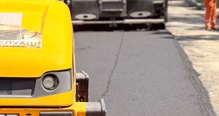 Коммунальщики завершают обновление дороги на Почтовой в Запорожье