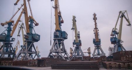 Россияне готовят порт на оккупированном Запорожье к вывозу награбленного имущества