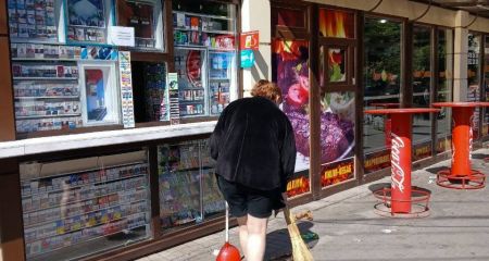 Продавців фастфуду в Запоріжжі зобов’язали прибрати навколо точок