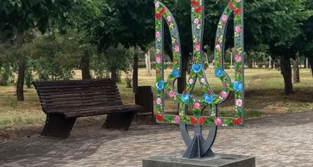 Понівечений вандалами тризуб відновили в Запоріжжі