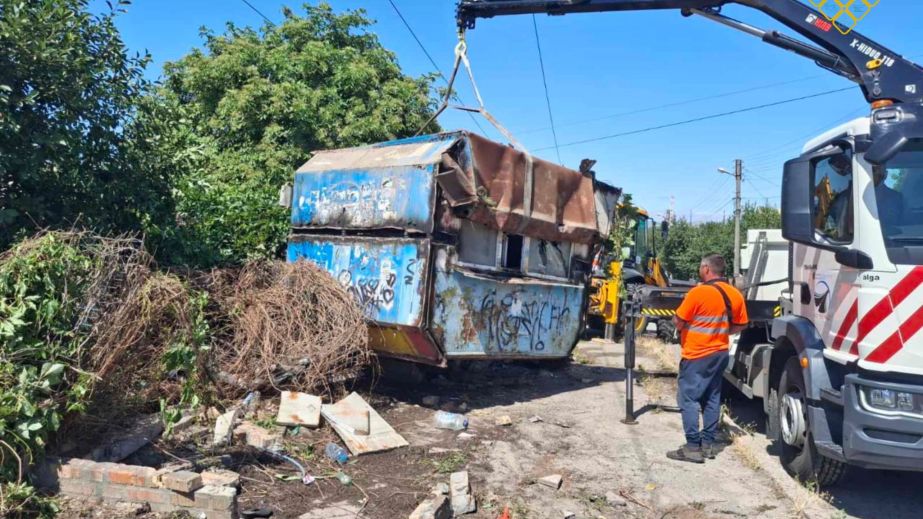 Занедбаний МАФ без документів демонтували в Запоріжжі