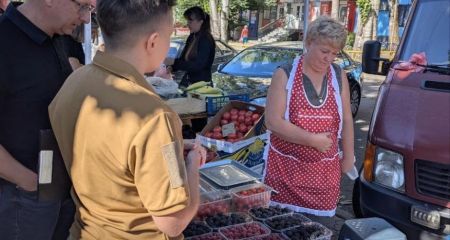 Мунстража Запорожья "прикрыла" стихийный овощной базар в центре города