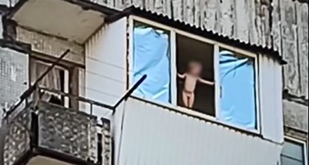 Трирічна дитина на балконі 9 поверху: у Запоріжжі мати залишила дітей без нагляду