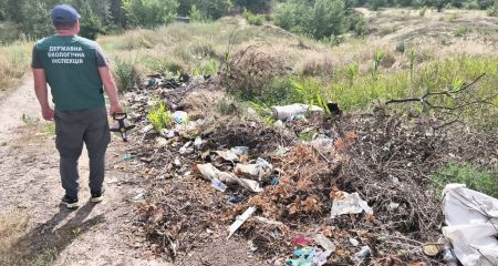 Звалище побутових відходів та пластику виявили у Запоріжжі