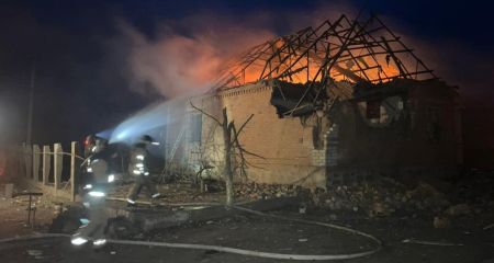 Будинки, господарчі споруди та гараж палали на Запоріжжі після обстрілів РФ