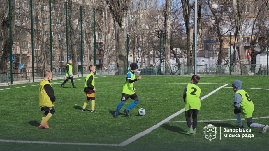 Возрождение школьного футбола: в Запорожье дети соревнуются за Кубок города