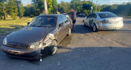 Дві автівки зіткнулися у Заводському районі Запоріжжя