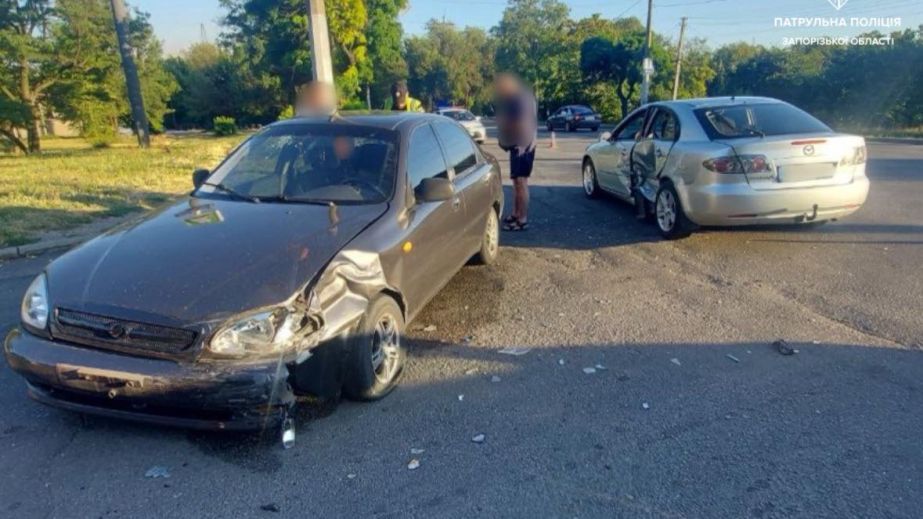 Дві автівки зіткнулися у Заводському районі Запоріжжя