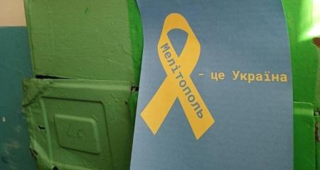 На окупованому Запоріжжі активісти спалили прапор РФ та поширили символи спротиву