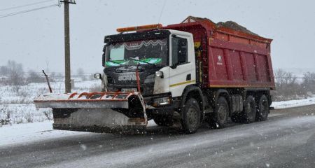 На дорогах Запорізької області через негоду працюють понад 50 одиниць техніки