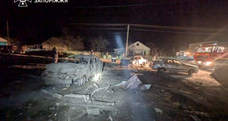 Будинок та автомобілі палали через обстріли РФ на Запоріжжі