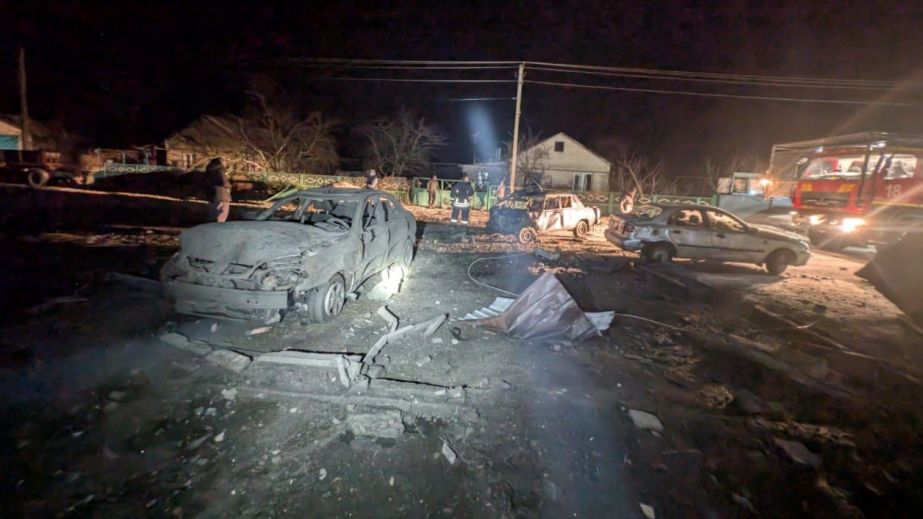 Дом и автомобили пылали из-за обстрелов РФ на Запорожье